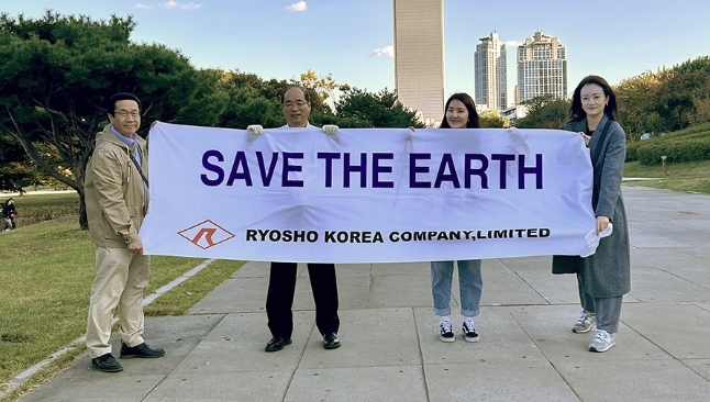 Cleaning of the Hangang Park in Seoul